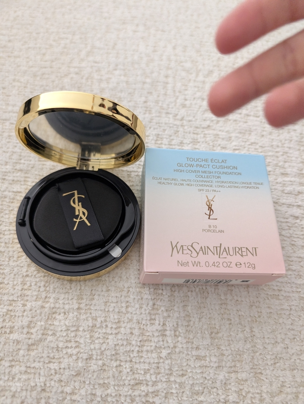 Yves Saint Laurent Touche Éclat Glow-Pact Cushion - Pastel Pink & Blue - Picture 2 of 6